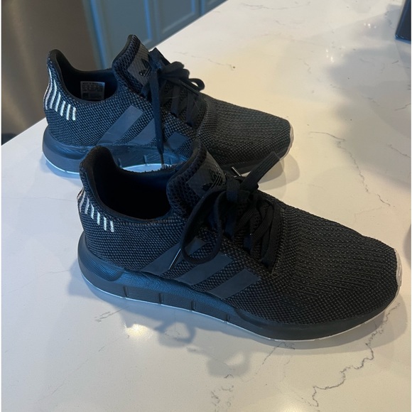 Women’s size 7.5 Adidas Running Shoes - Picture 2 of 5